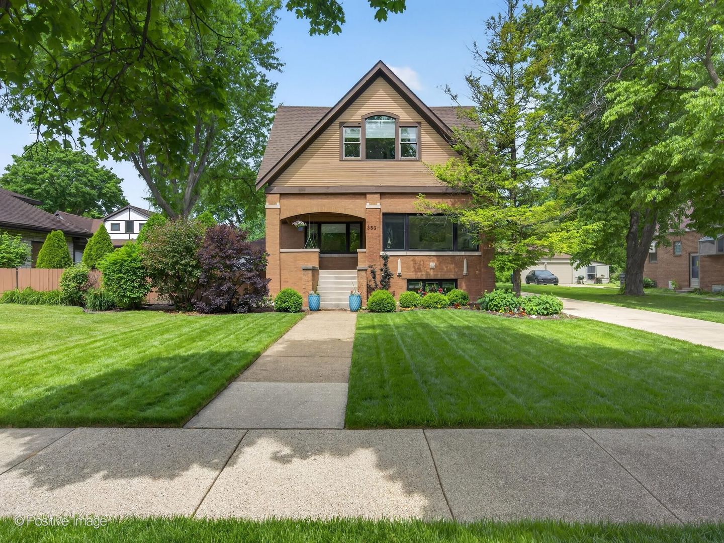 380 Selborne Road Riverside, IL 60546 - Photo 2 of 8