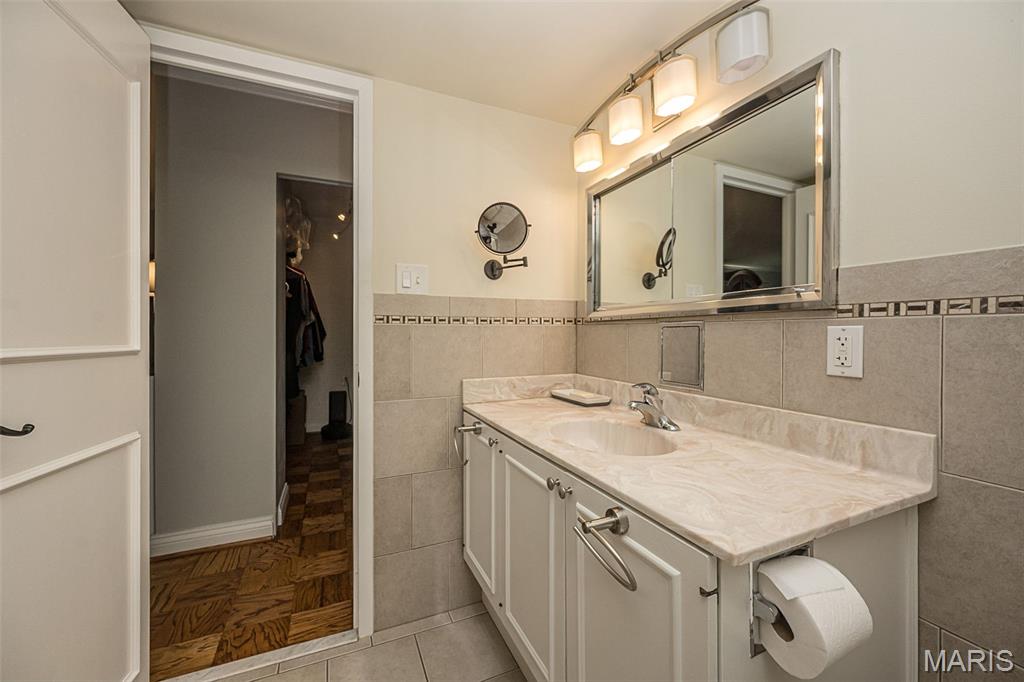 900 South Hanley Road, Unit 11D St. Louis, MO 63105 - Photo 26 of 34 Gallery Image 26