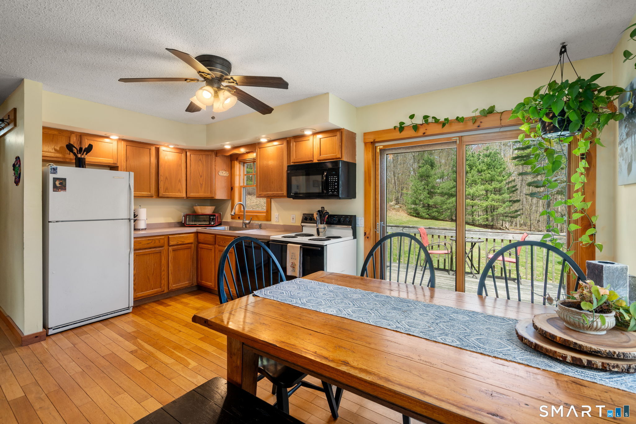 49 Schoolhouse Road Ellington, CT 06029 - Photo 10 of 40