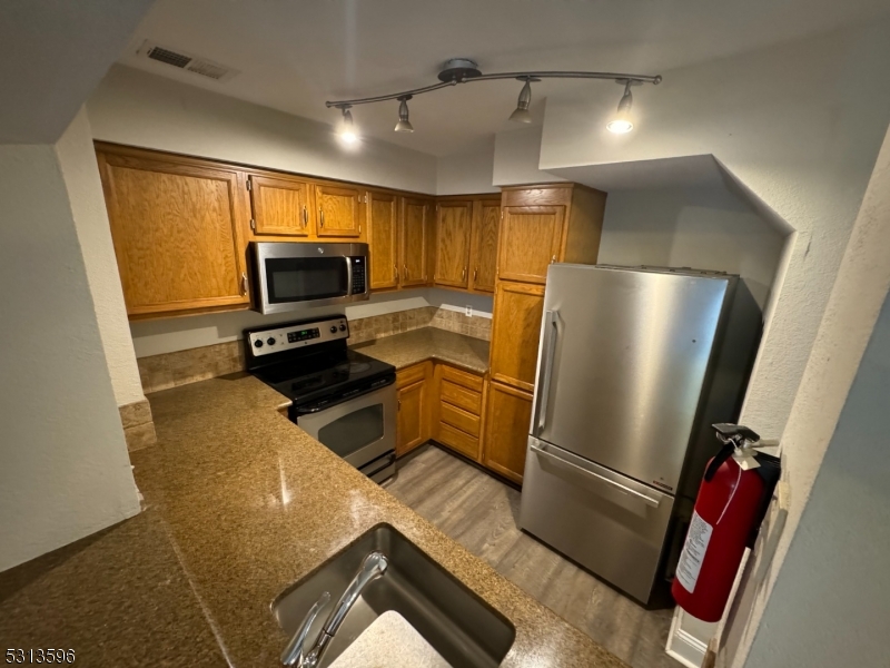 54 Wentworth Road Bedminster, NJ 07921 - Photo 11 of 20