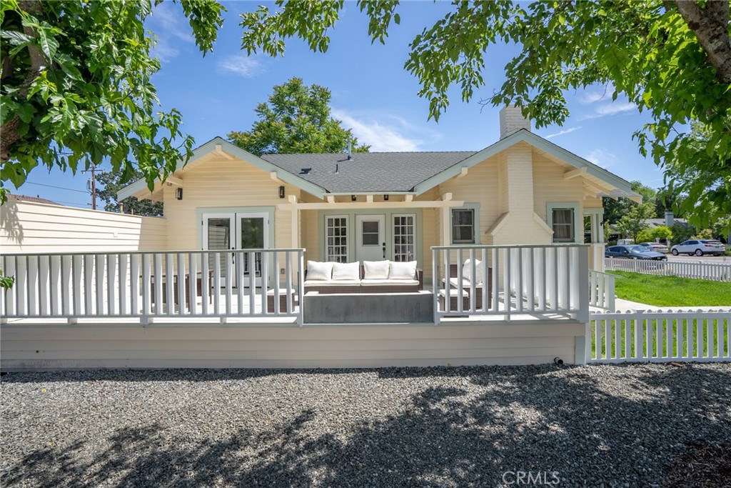 1444 Oak Street Paso Robles, CA 93446 - Photo 21 of 40 a front view of a house with a garden