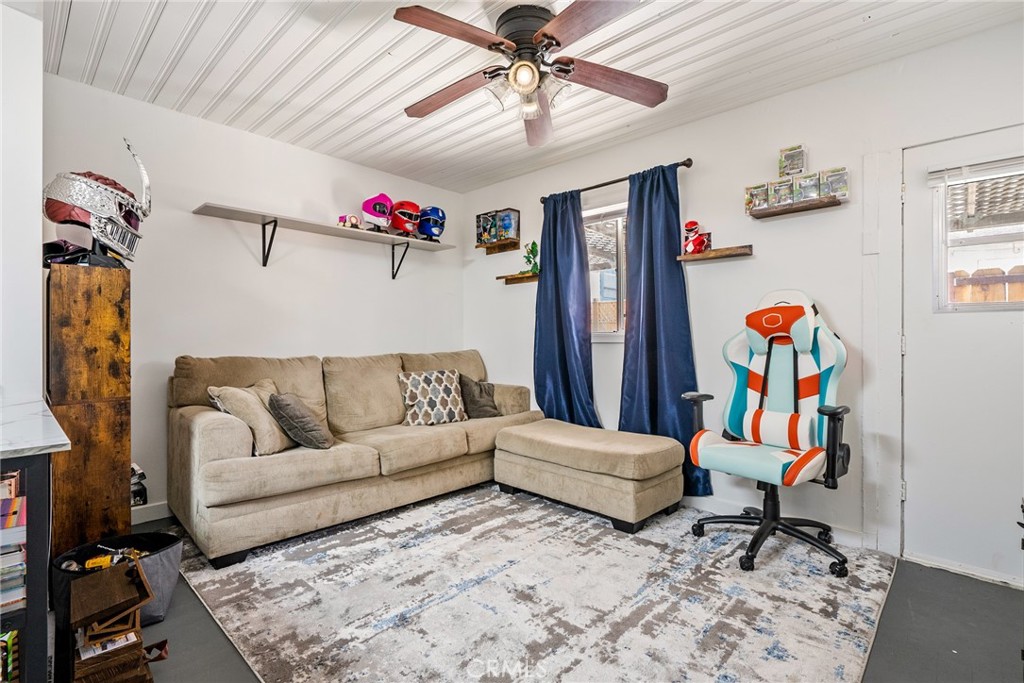 1444 Oak Street Paso Robles, CA 93446 - Photo 25 of 40 a living room with furniture and a couch
