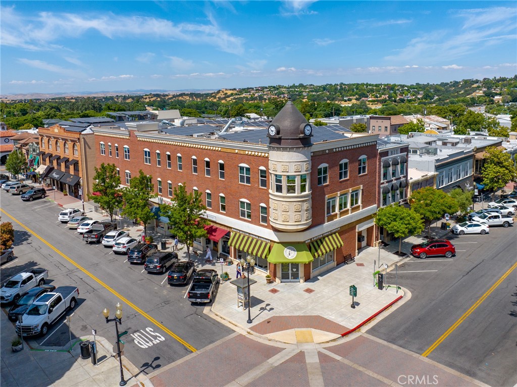 1444 Oak Street Paso Robles, CA 93446 - Photo 39 of 40 a picture of city view with sitting space