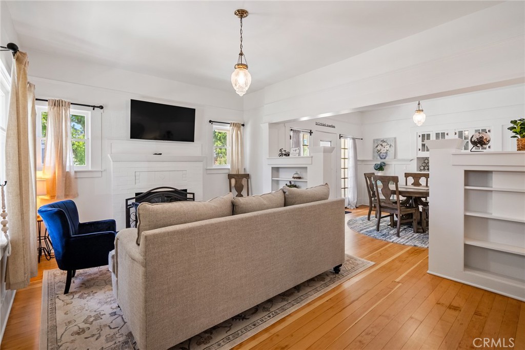 1444 Oak Street Paso Robles, CA 93446 - Photo 6 of 40 a living room with furniture and a flat screen tv