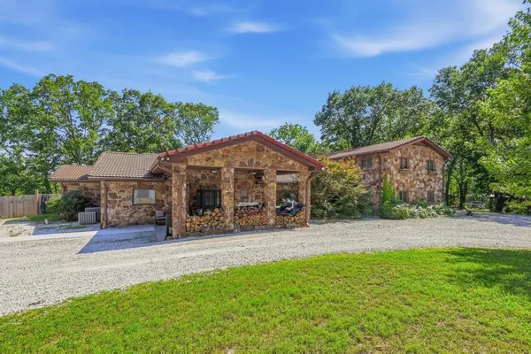 $825,000 | 4585 Esquire Lane, Carthage, MO 64836