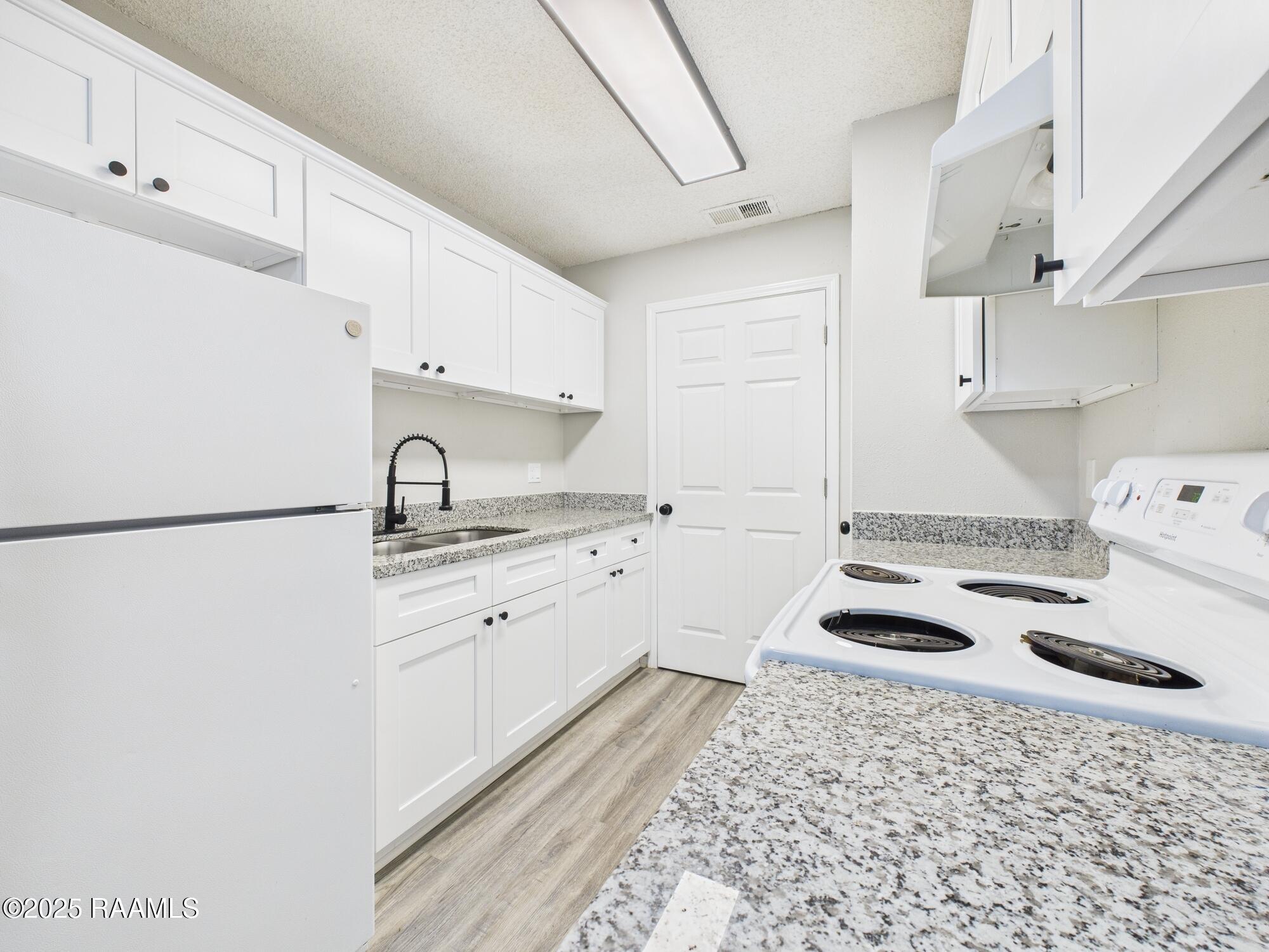 107 Meudon Street, Unit B Duson, LA 70529 - Photo 5 of 18 CAM04246G0-PR0173-STILL009