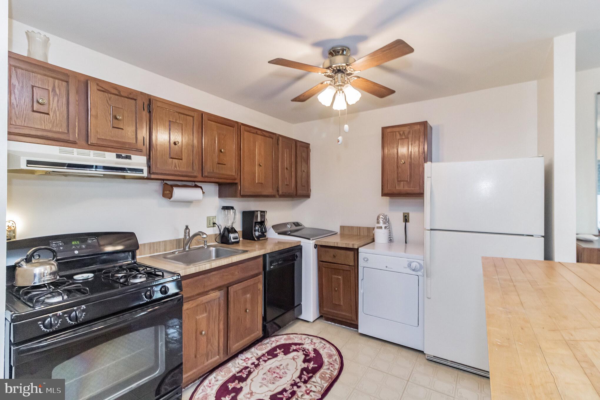 8679 Greenbelt Road, Unit 201 Greenbelt, MD 20770 - Photo 10 of 18 Kitchen (view 2)