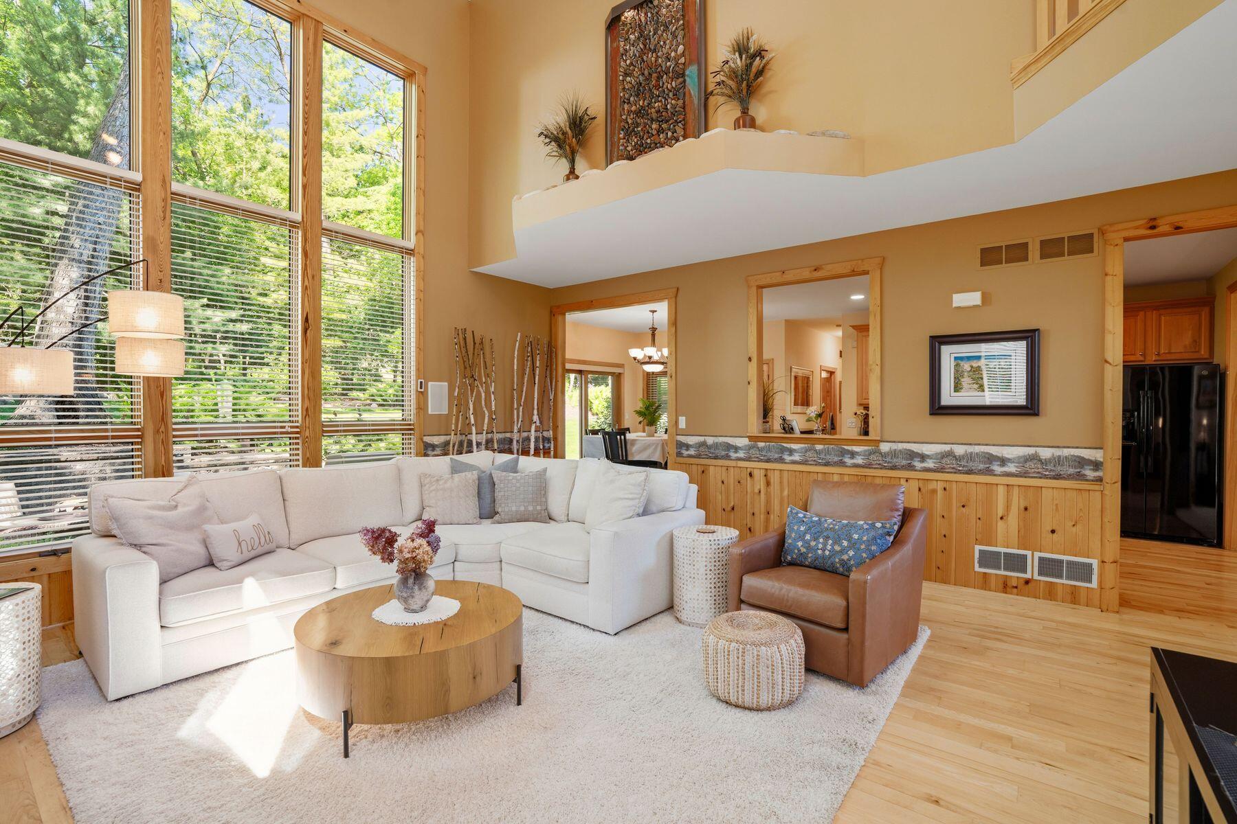 W305N2373 Maple Avenue Delafield, WI 53072 - Photo 8 of 57 Floor-to-Ceiling Windows
