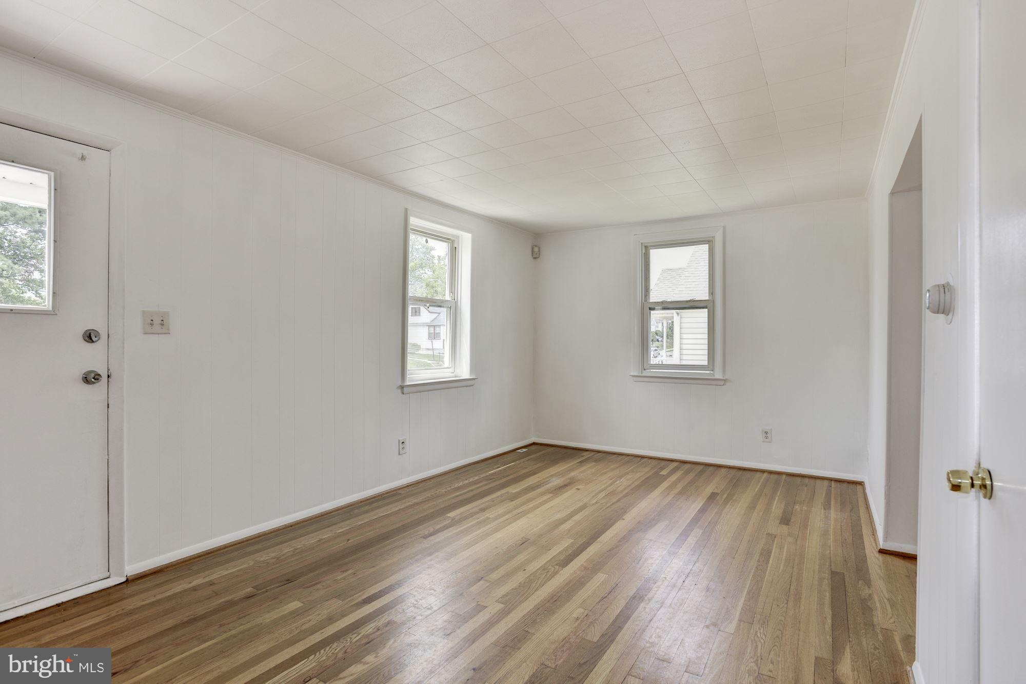 4226 Thorncliff Road Baltimore, MD 21236 - Photo 2 of 28 Living Room