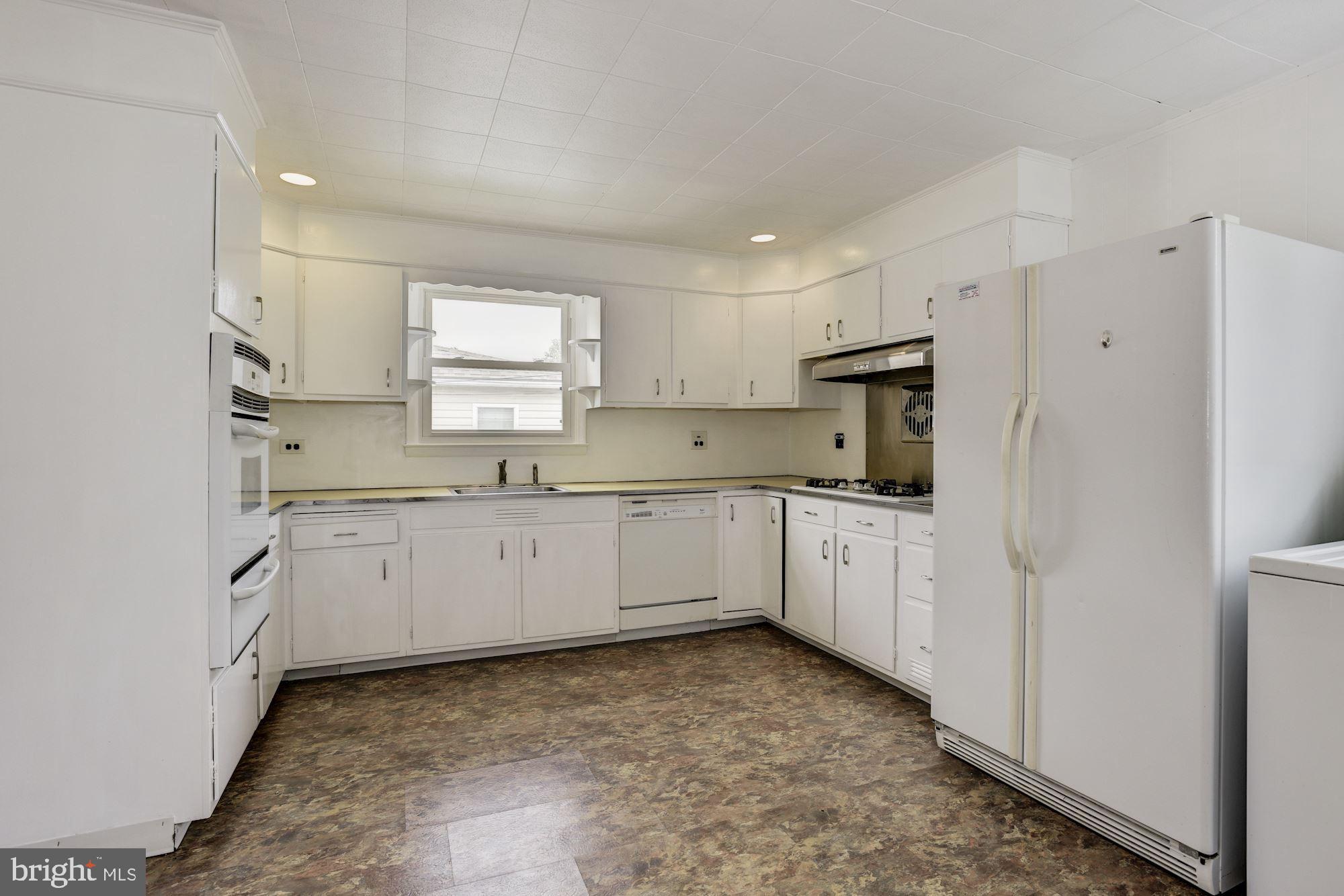 4226 Thorncliff Road Baltimore, MD 21236 - Photo 7 of 28 Kitchen