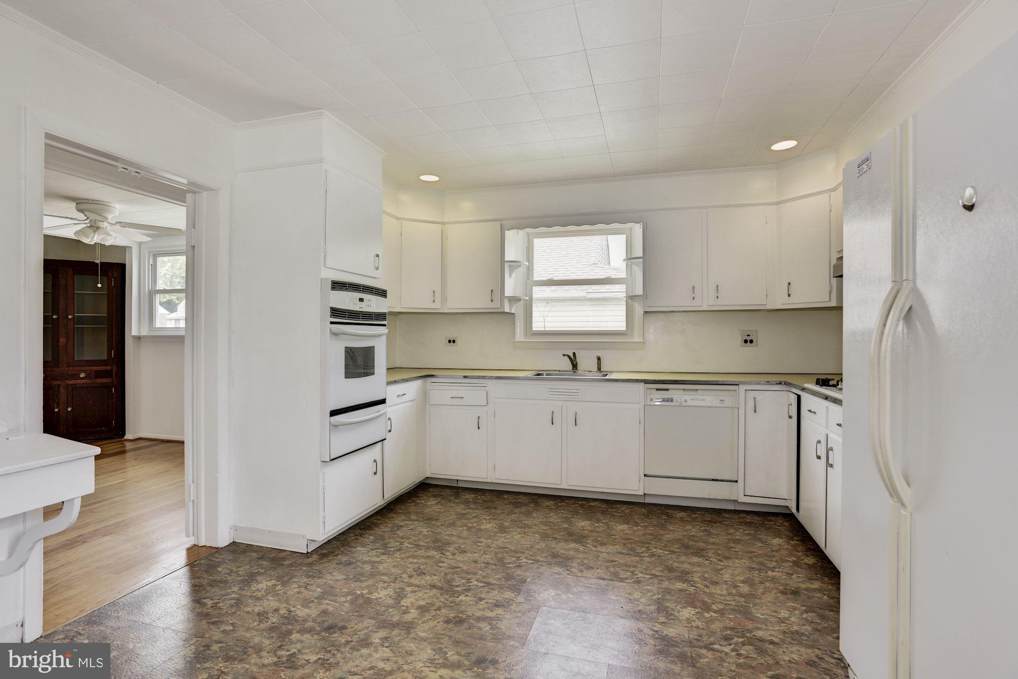 4226 Thorncliff Road Baltimore, MD 21236 - Photo 8 of 28 Kitchen