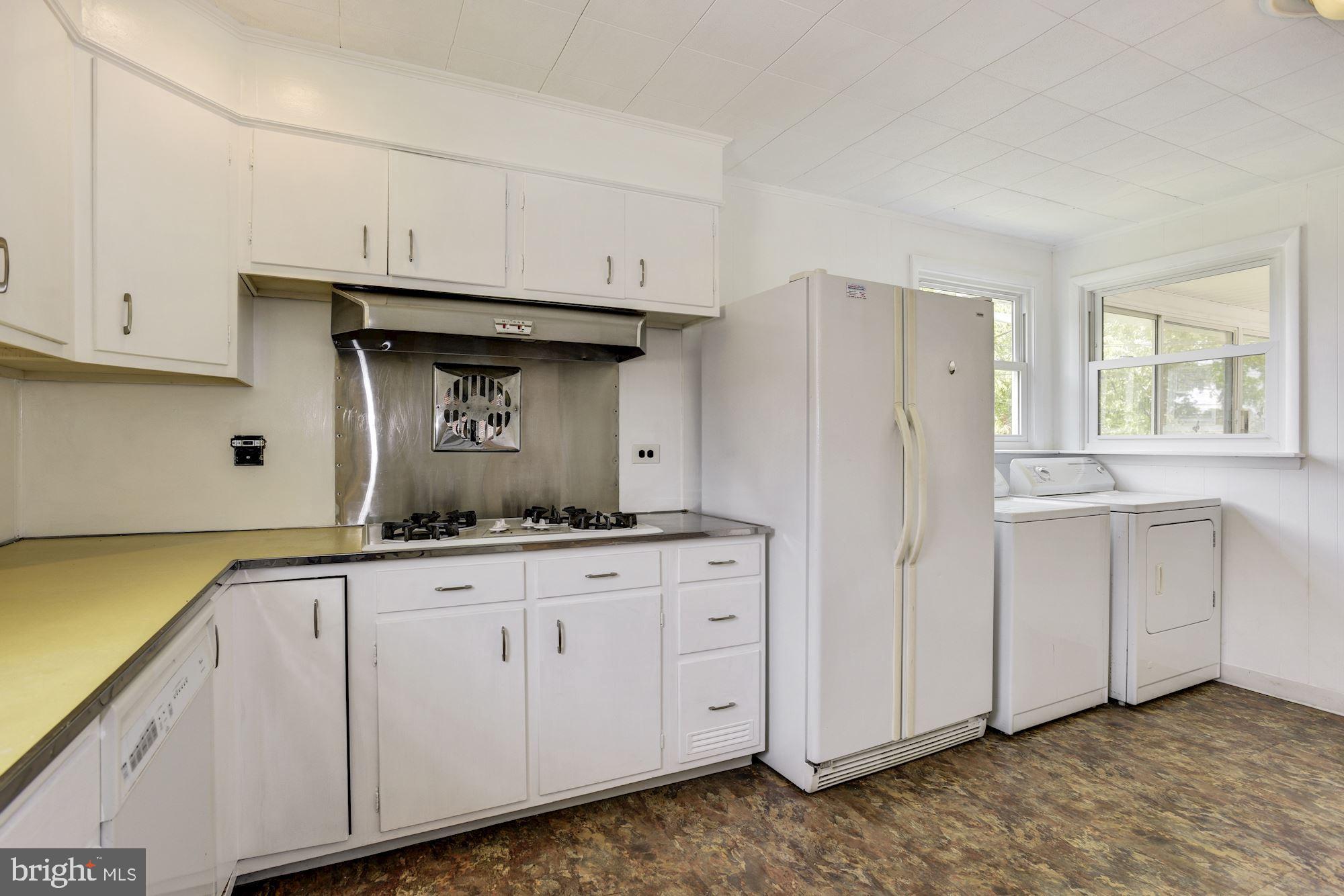 4226 Thorncliff Road Baltimore, MD 21236 - Photo 9 of 28 Kitchen
