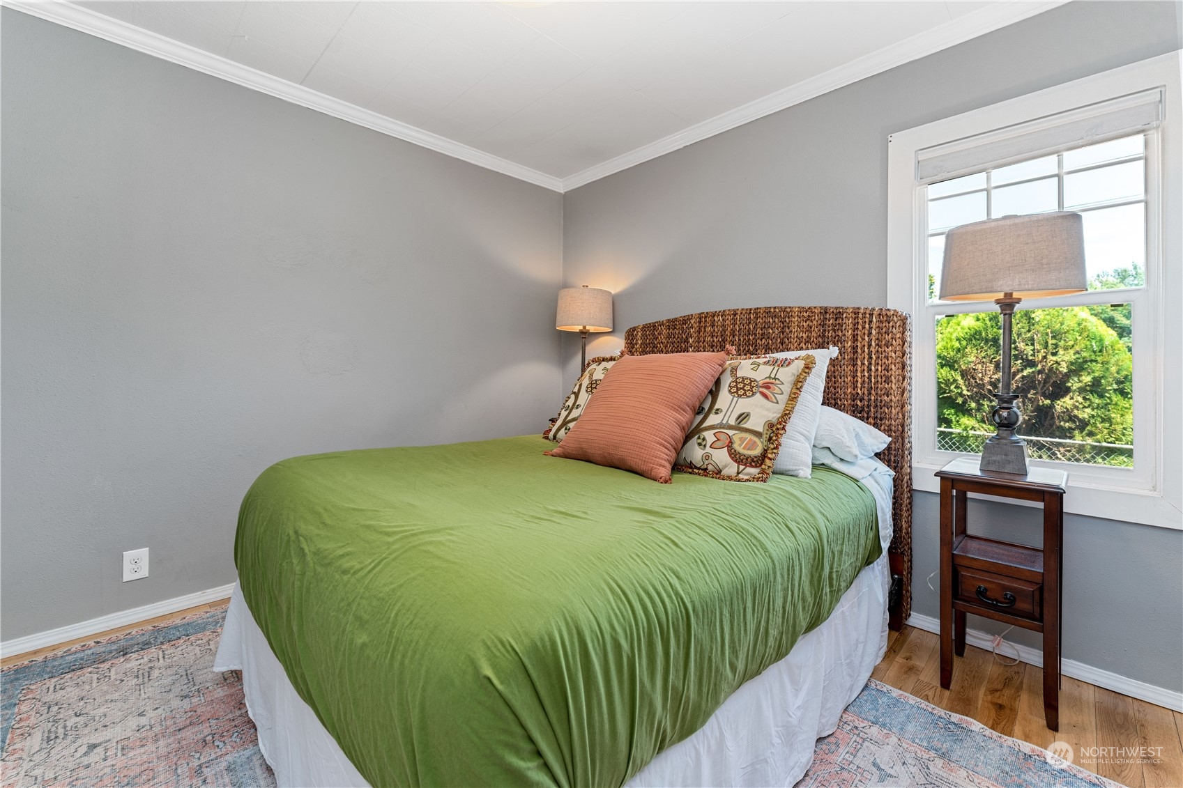 100 East Island View Street Wenatchee, WA 98801 - Photo 20 of 40 a bedroom with a bed and a window