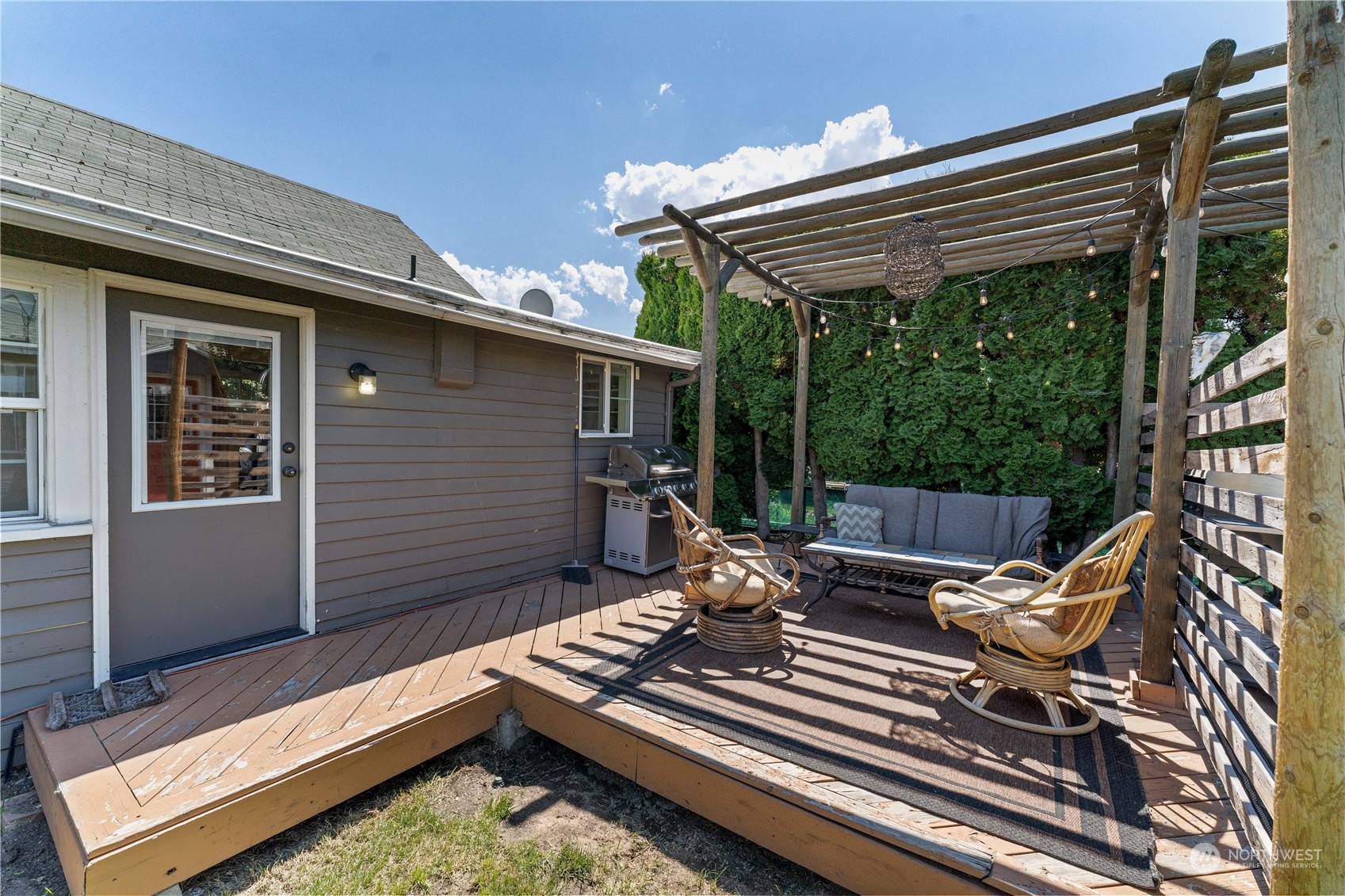 100 East Island View Street Wenatchee, WA 98801 - Photo 30 of 40 a view of an outdoor sitting area with furniture