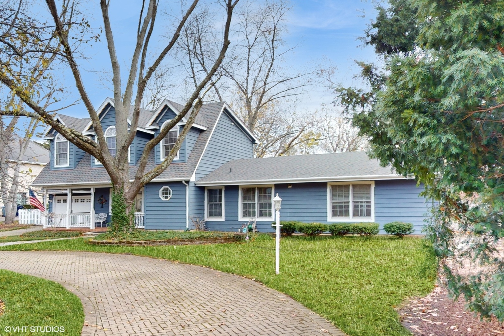 1925 Maple Place Riverwoods, IL 60015 - Photo 4 of 59 a front view of a house with a yard and porch