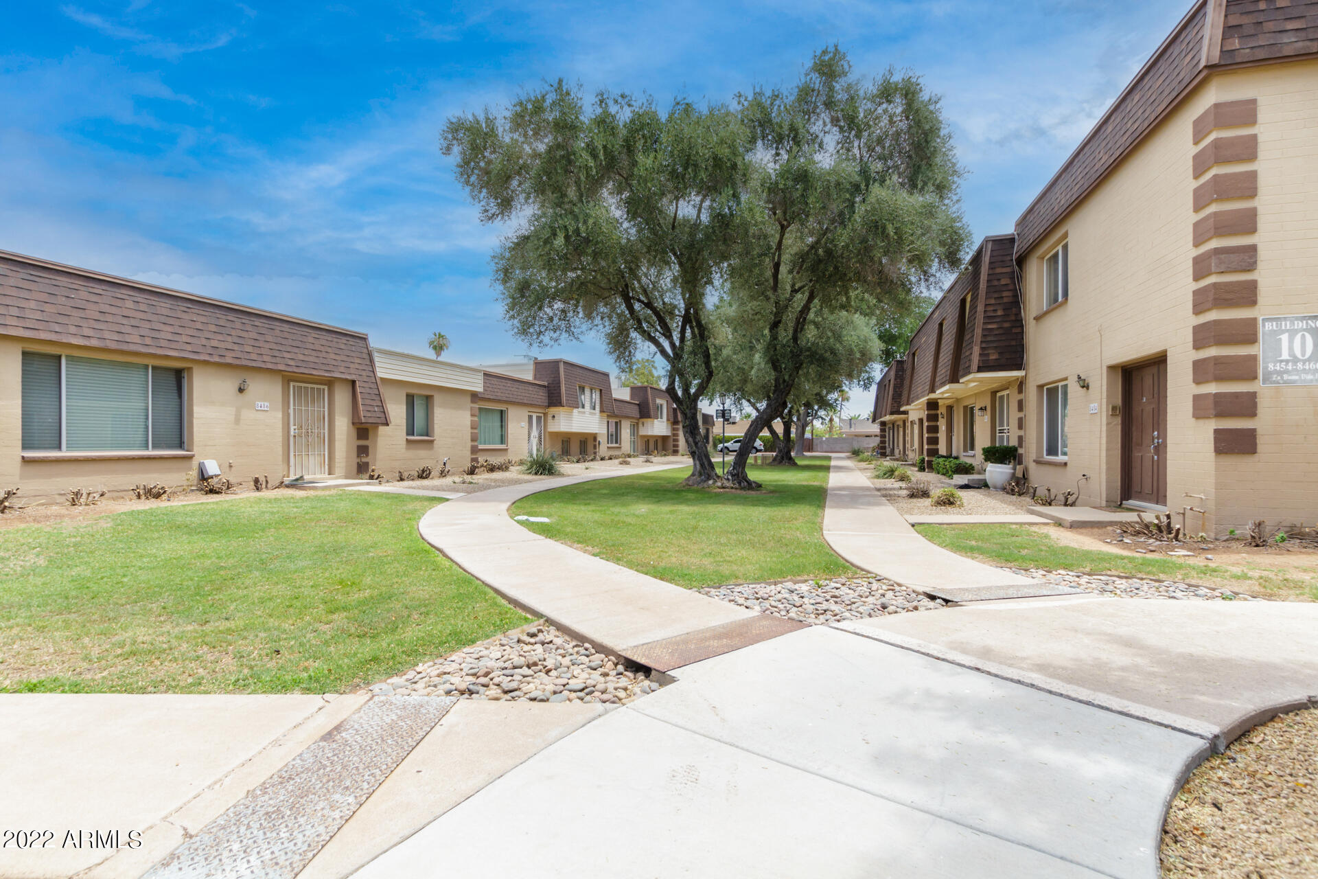 8482 East Chaparral Road Scottsdale, AZ 85250 - Photo 3 of 38 0001-01 - Chaparral