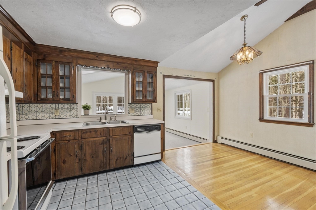 43 Shattuck Street Pepperell, MA 01463 - Photo 11 of 38