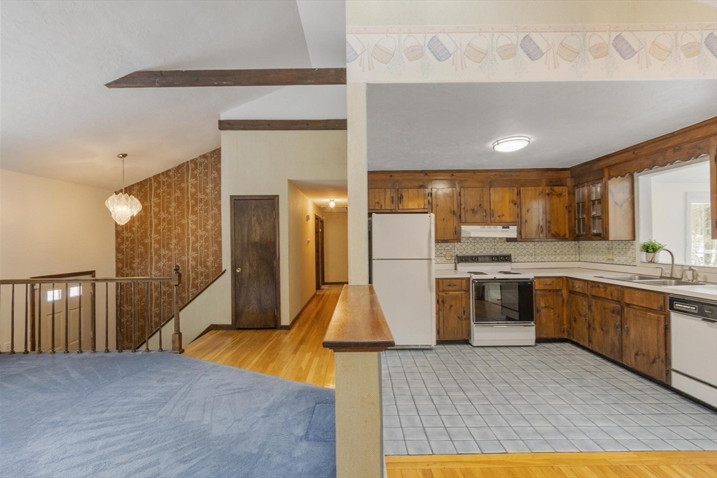 43 Shattuck Street Pepperell, MA 01463 - Photo 8 of 38