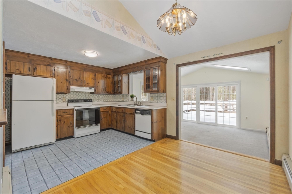 43 Shattuck Street Pepperell, MA 01463 - Photo 10 of 38