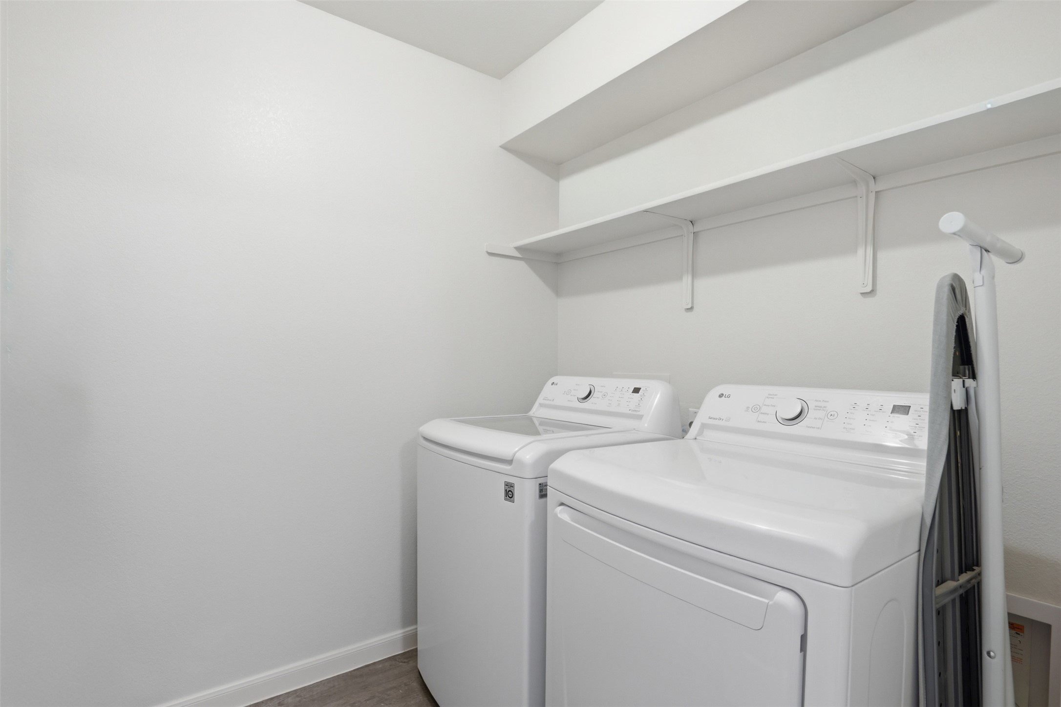 13804 Sierra Wind Lane Elgin, TX 78621 - Photo 18 of 29 a utility room with dryer and washer