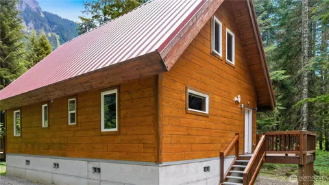 $569,950 | 42 Gold Creek Lane, Snoqualmie Pass, WA 98068