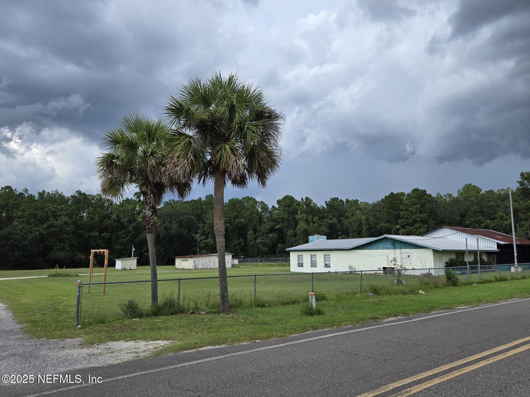 118 Yelvington Road East Palatka, FL 32131 - Photo 17 of 22 a view of a park with palm trees