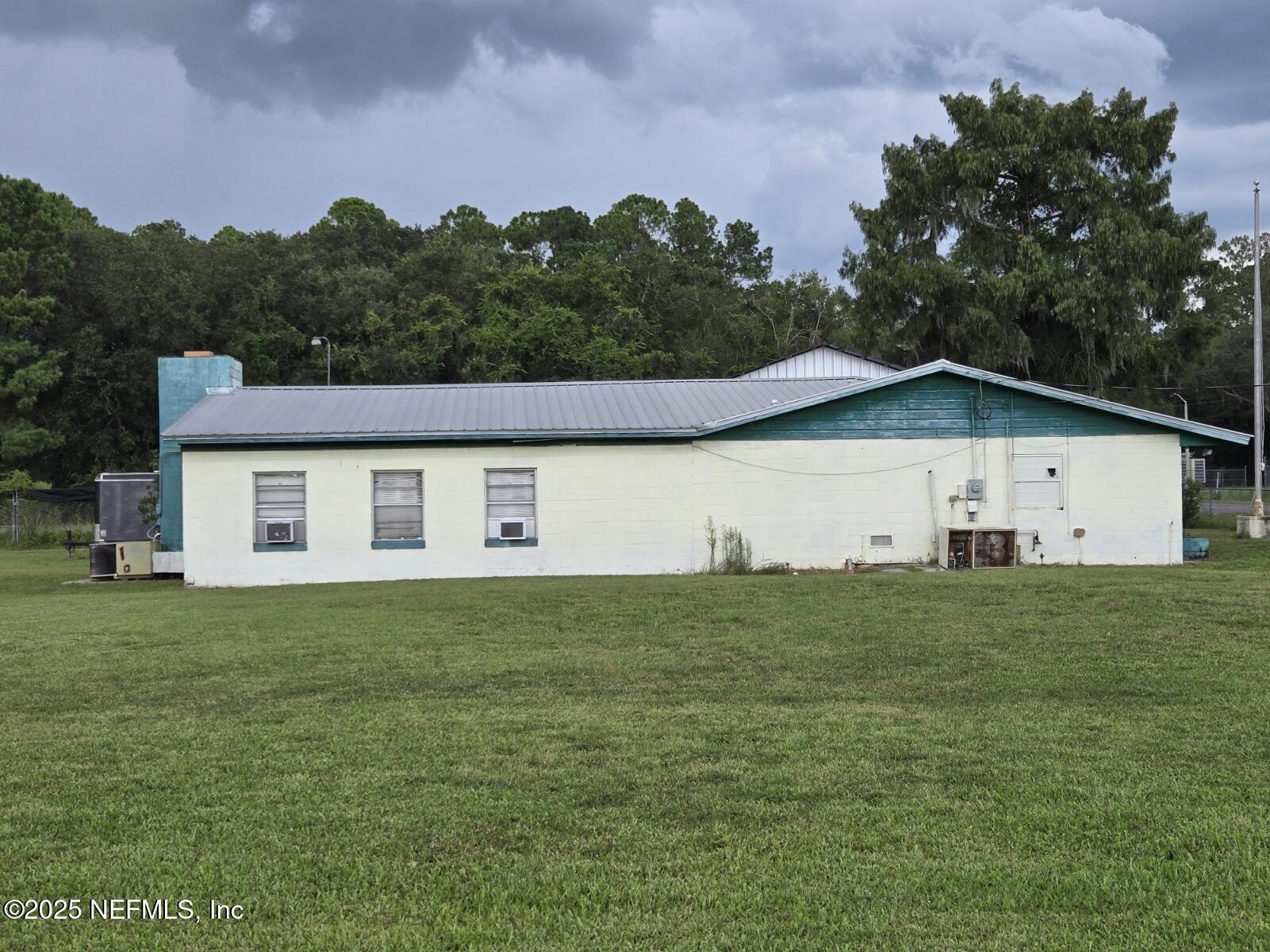 118 Yelvington Road East Palatka, FL 32131 - Photo 5 of 22 a front view of house with yard and trees