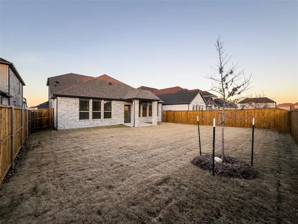 $2,950 | 566 Silver Springs Lane, Lavon, TX 75166