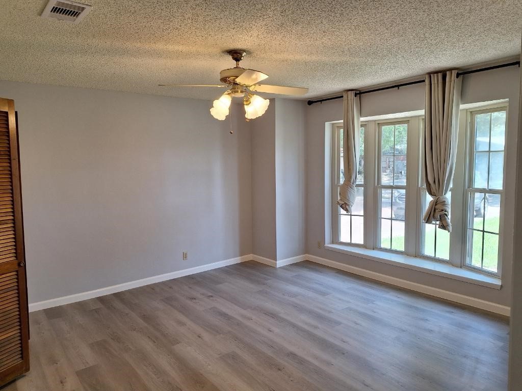 605 Noreda Street Angleton, TX 77515 - Photo 4 of 11