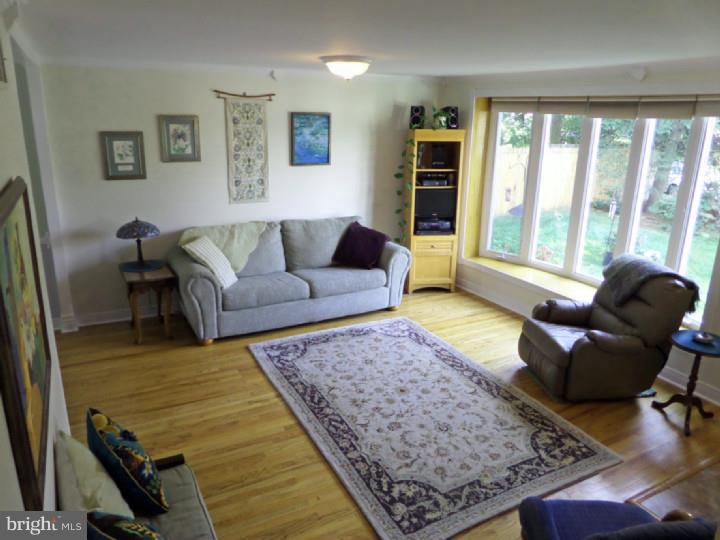 571 Harvey Road Glenside, PA 19038 - Photo 3 of 25 Living Room