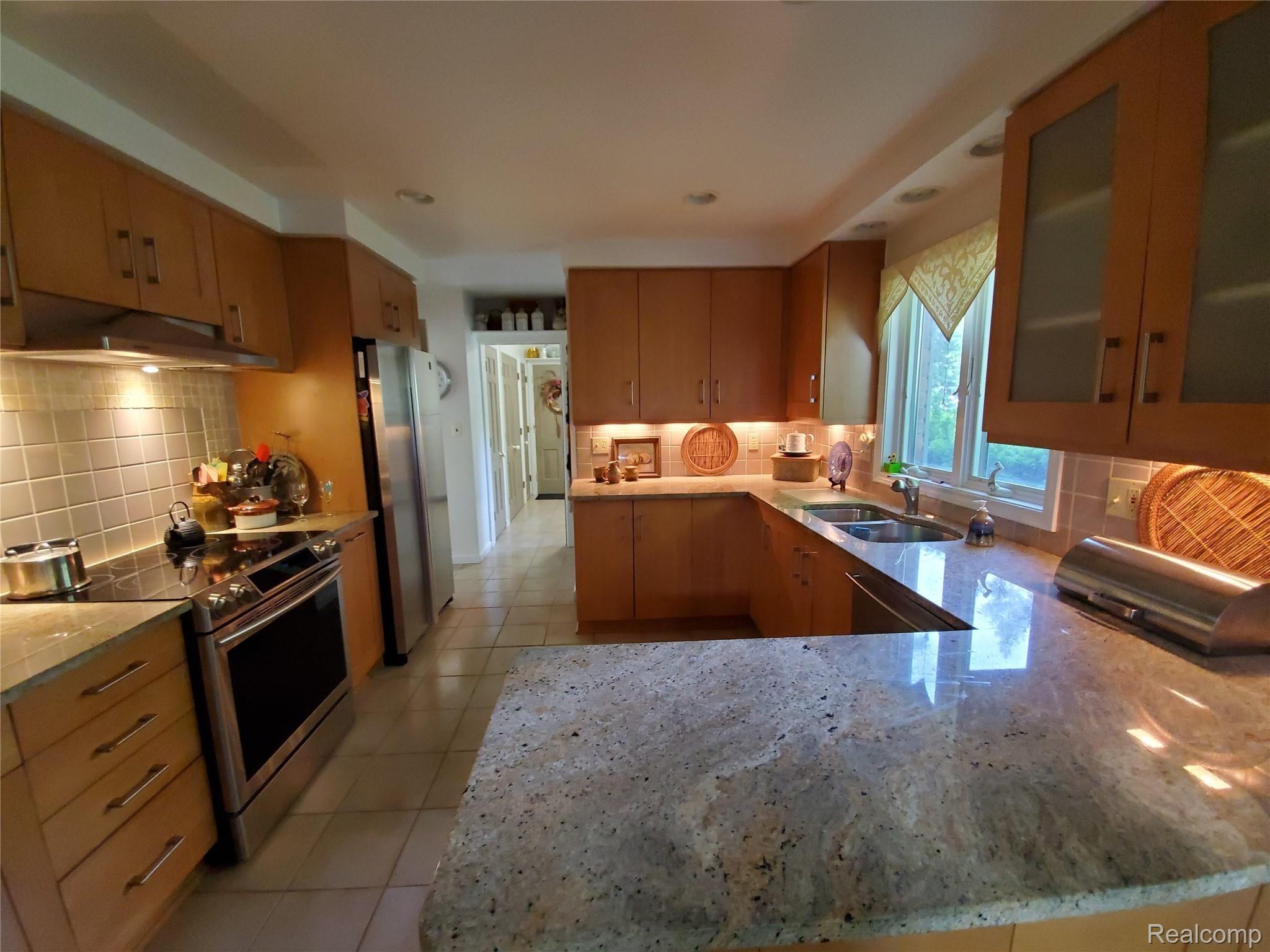 1230 Fox Chase Road Bloomfield Hills, MI 48301 - Photo 15 of 32 20210521_173202.jpg