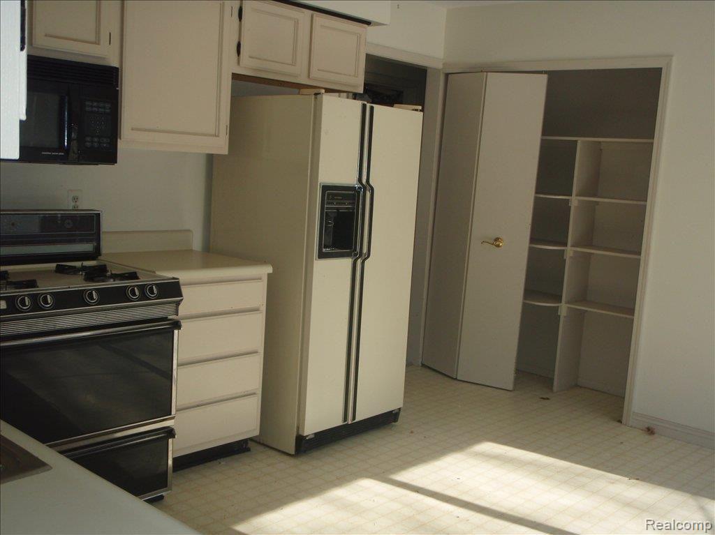 3089 Buckner Road Lake Orion, MI 48362 - Photo 10 of 10 KITCHEN