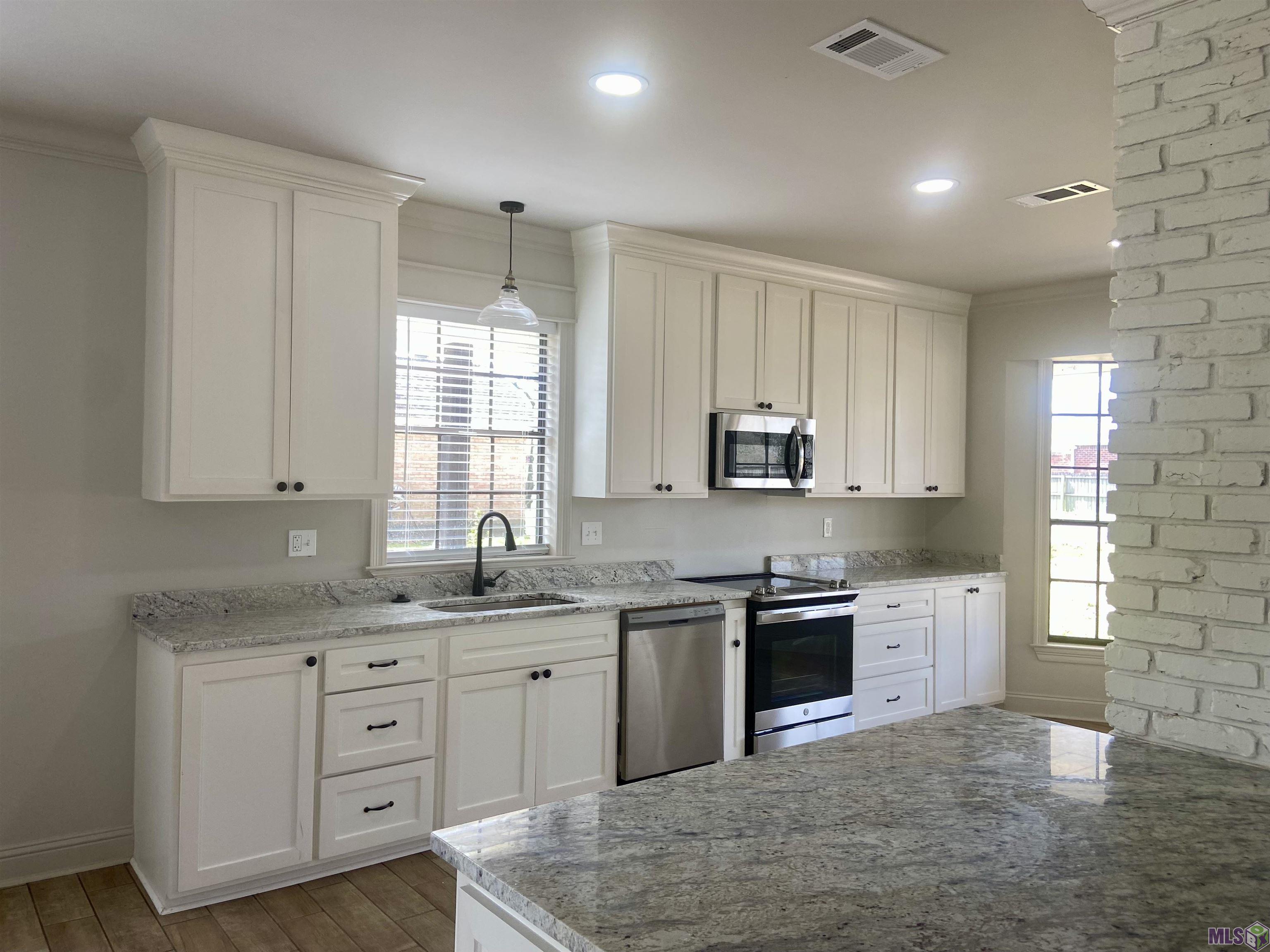 2321 Emmett Bourgeois Lane Baton Rouge, LA 70816 - Photo 5 of 16