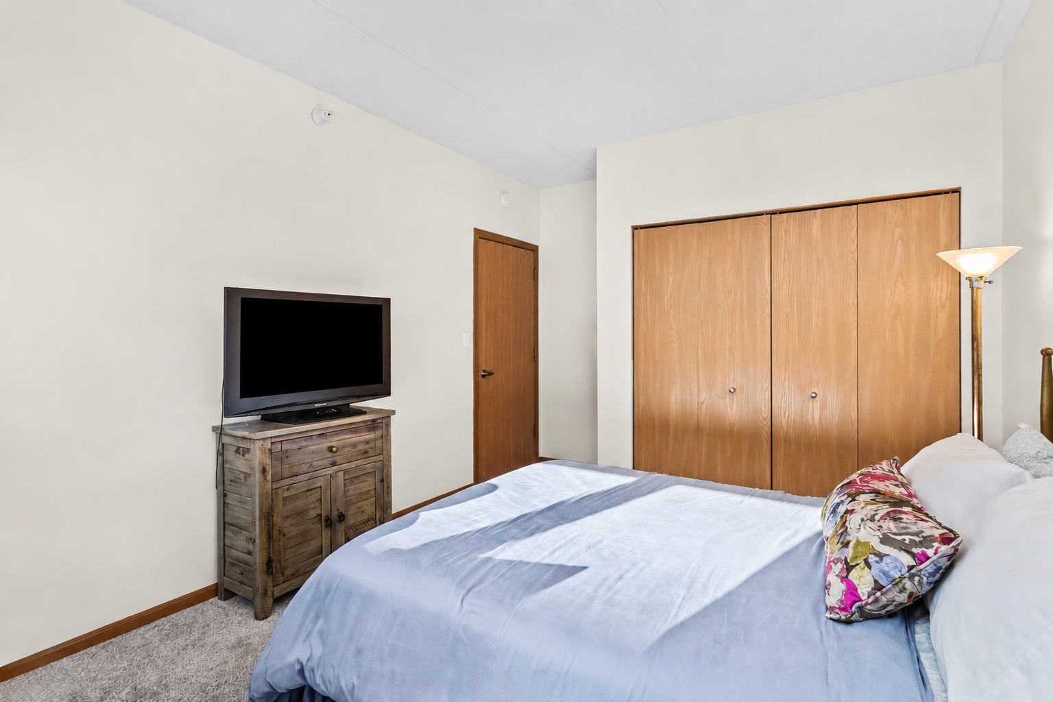 515 Main Street, Unit 401 Evanston, IL 60202 - Photo 11 of 19