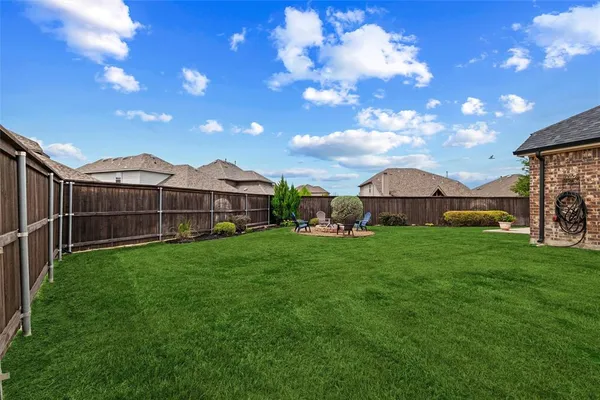 a view of a house with a big yard