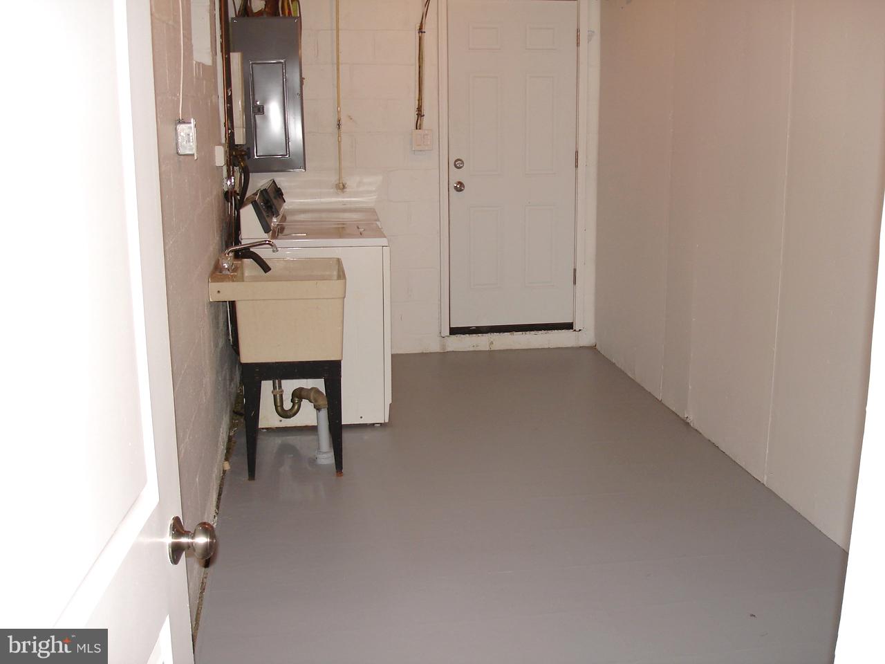 1320 Glendale Road Baltimore, MD 21239 - Photo 15 of 26 SEPARATE LAUNDRY ROOM - NEW WASHER / DRYER