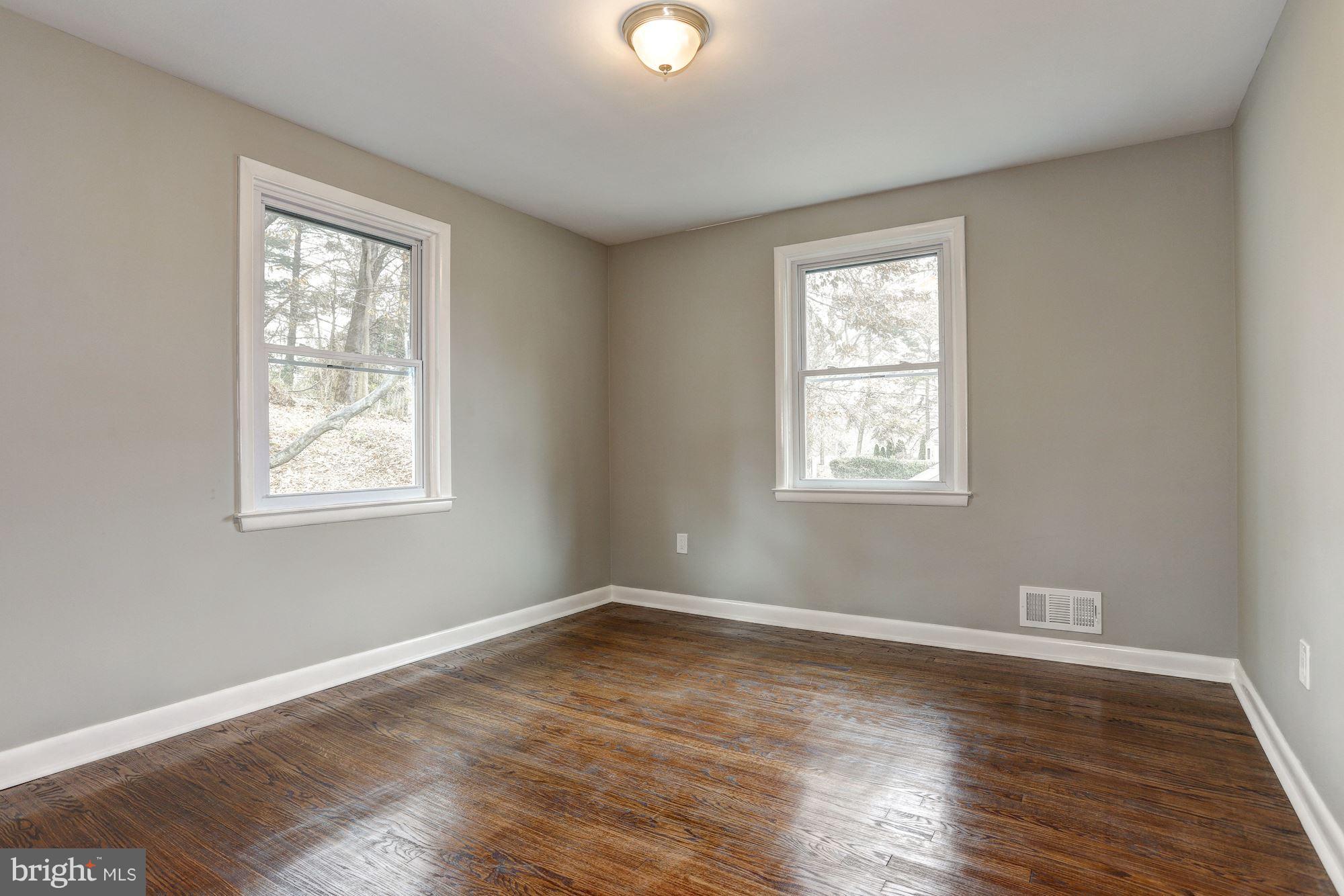 1320 Glendale Road Baltimore, MD 21239 - Photo 20 of 26 BEAUTIFUL HARDWOODS