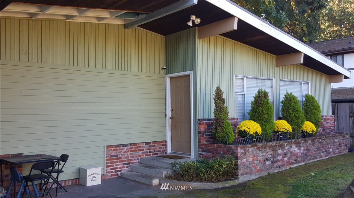 7606 206th Street Southwest Edmonds, WA 98026 - Photo 2 of 13 Gallery Image 2