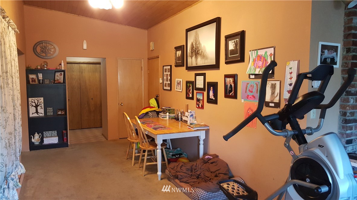 7606 206th Street Southwest Edmonds, WA 98026 - Photo 5 of 13 Gallery Image 5