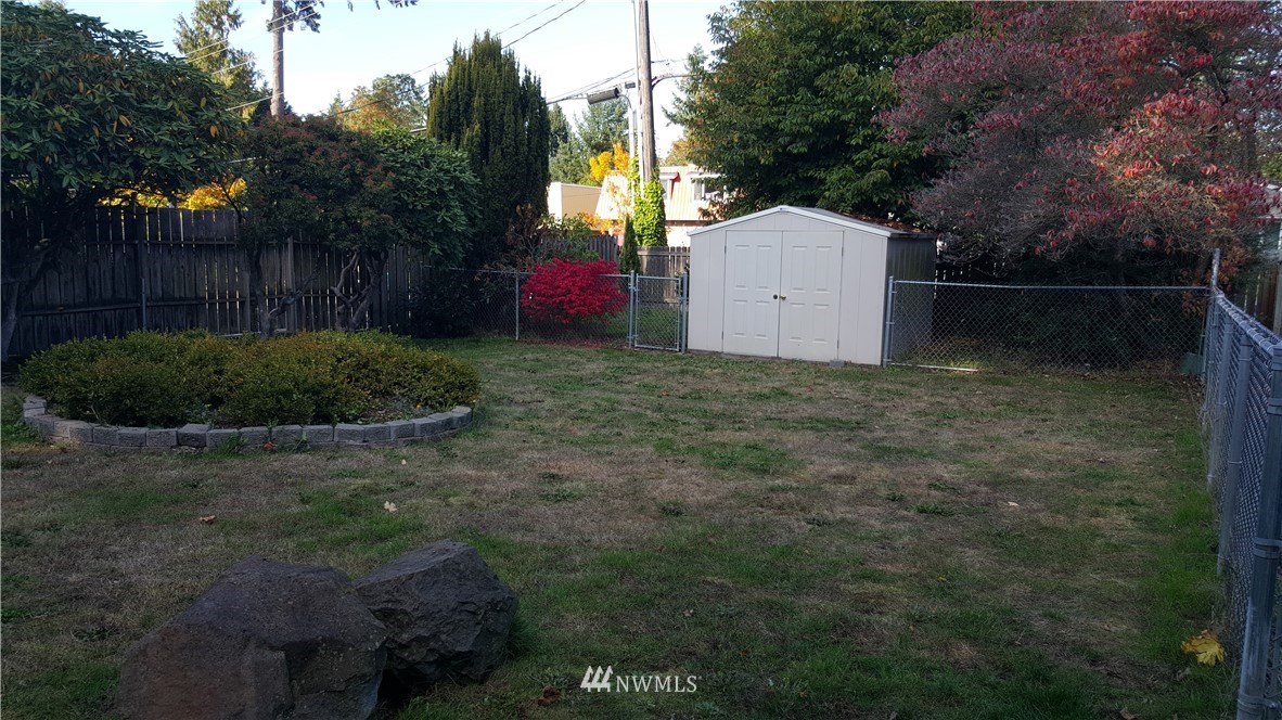 7606 206th Street Southwest Edmonds, WA 98026 - Photo 7 of 13 Gallery Image 7
