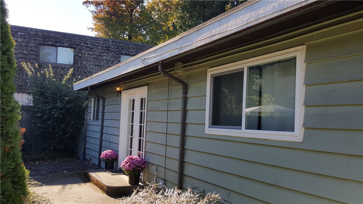 7606 206th Street Southwest Edmonds, WA 98026 - Photo 8 of 13 Gallery Image 8