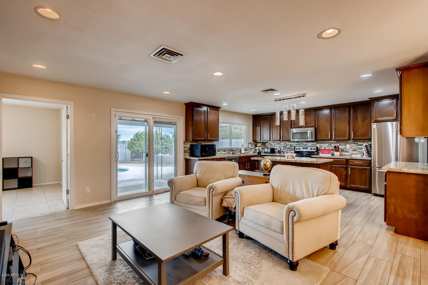 4612 East Vineyard Road Phoenix, AZ 85042 - Photo 14 of 27 4612 E VINEYARD RD Phoenix AZ-large-014-