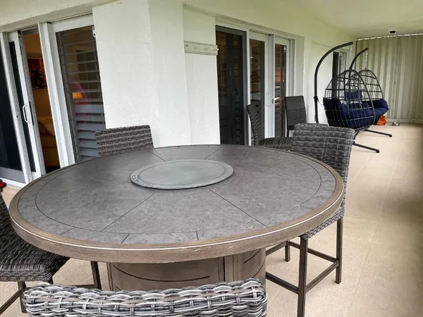 a view of entryway and hall