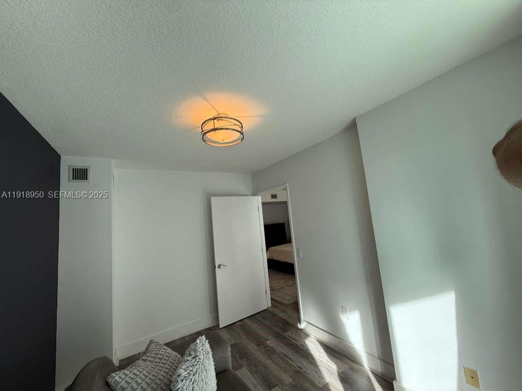 41 Southeast 5th Street, Unit 708 Miami, FL 33131 - Photo 18 of 29