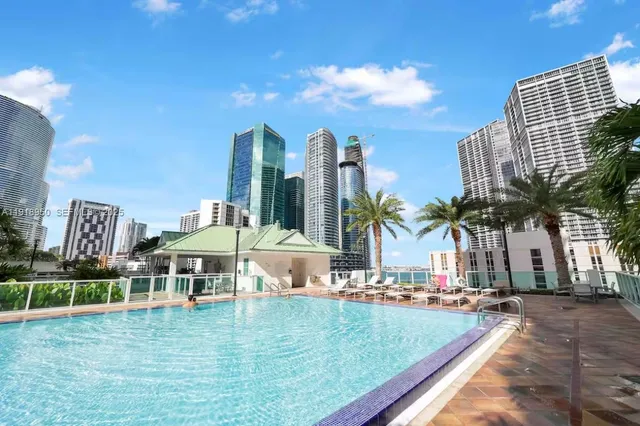 $4,500 | 41 Southeast 5th Street, Unit 708, Miami, FL 33131