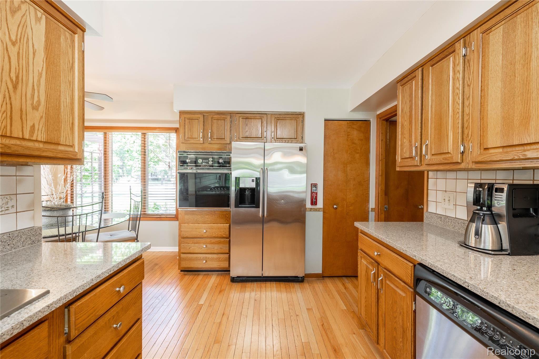 8653 Lake Road Grosse Ile, MI 48138 - Photo 12 of 34 8653 Lake Rd, Grosse Ile - Kitchen