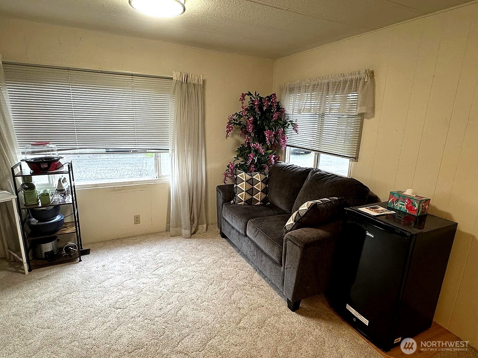 2210 Old Highway 99 South Road, Unit 31 Mount Vernon, WA 98273 - Photo 5 of 23 a living room with furniture and a window