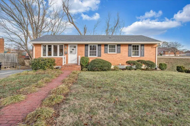 $269,000 | 5809 Sierra Drive, Roanoke, VA 24012