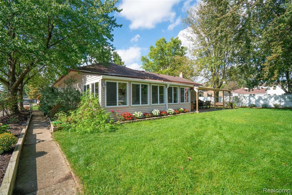 2447 Eastern Avenue Rochester Hills, MI 48307 - Photo 34 of 41