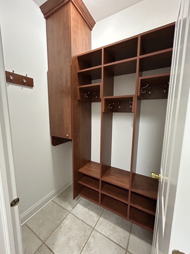 3932 Bluejay Lane Naperville, IL 60564 - Photo 20 of 50 a view of walk in closet